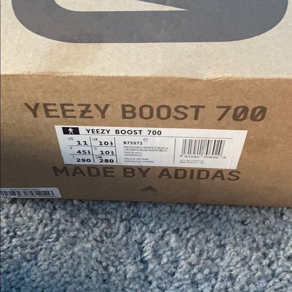 Yezzy 700 wave runners - Picture 3 of 4